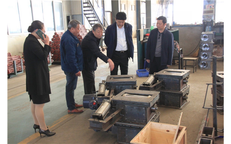 水泥协会孔副会长与高级设计师蔡玉良来任氏考察新产品